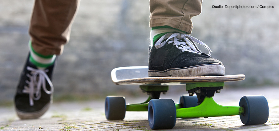 Unfall beim Skateboard fahren – mit dem Skateboard in die Schule